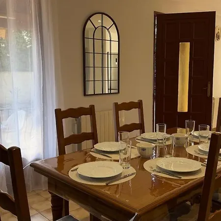 Le Clos De Jeannot Family House Сasa de vacaciones